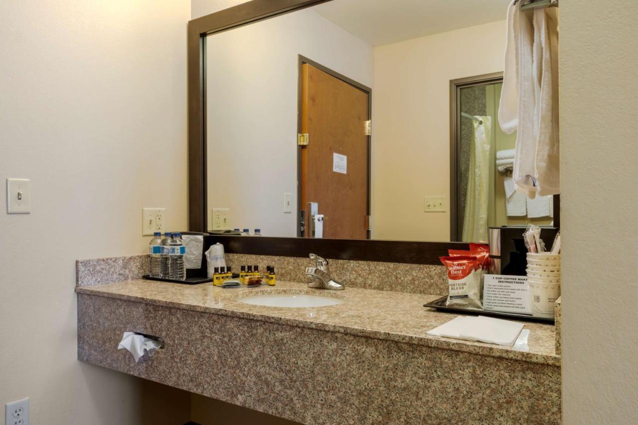 Best Western Plus Red River Inn Clarendon Exteriör bild