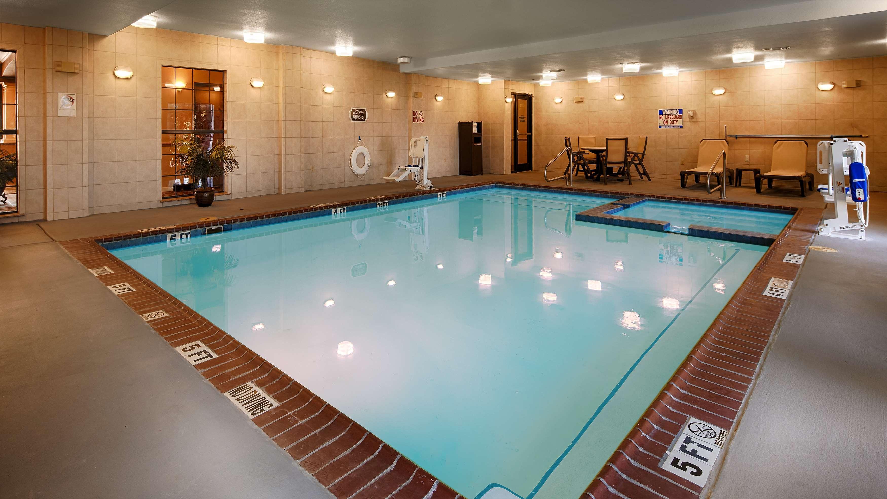 Best Western Plus Red River Inn Clarendon Exteriör bild